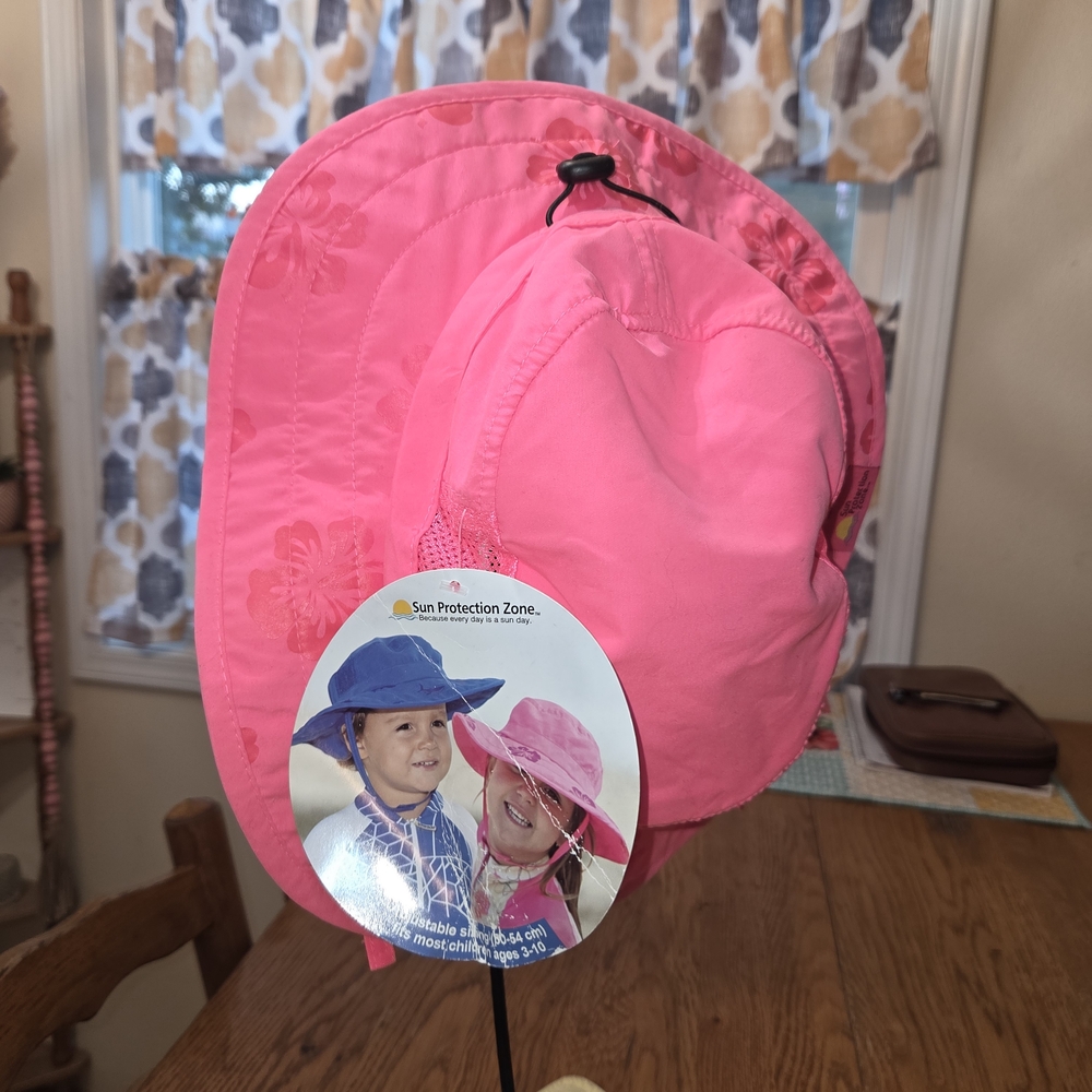 NWT Sun Protection Zone Pink Kids Hat With Chin Strap. HHCP